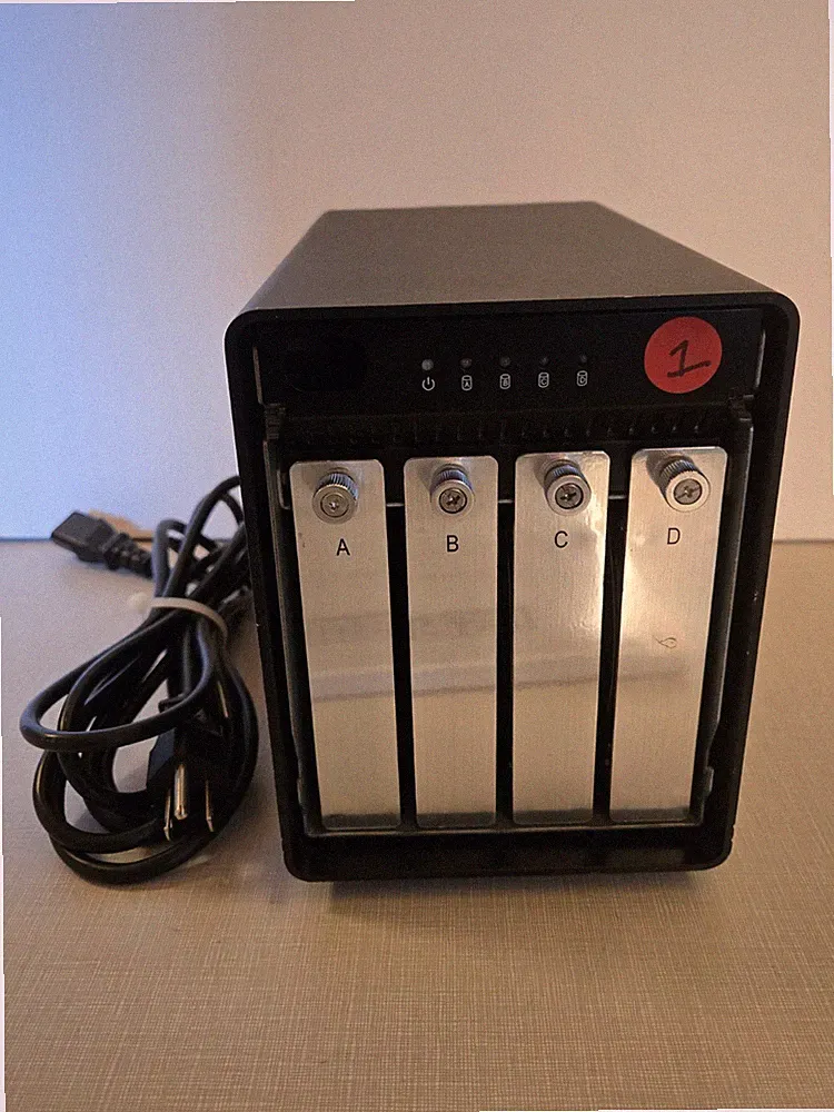 OWC Thunderbay IV 4 RAID Thunderbolt 2/USB-C with 12 GB storage error free